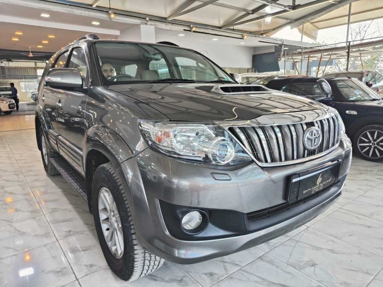 TOYOTA FORTUNER 3.0 4*2 MT