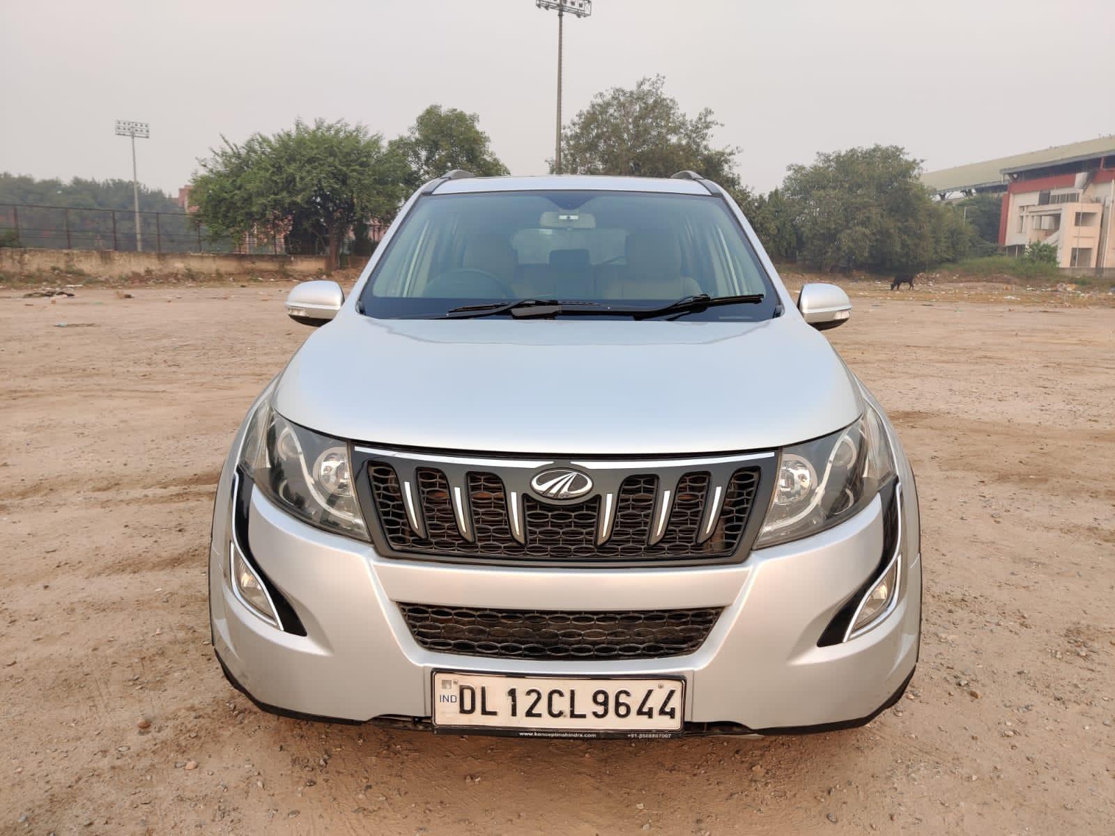 2017 XUV 500 W10 SUNROOF AUTOMATIC