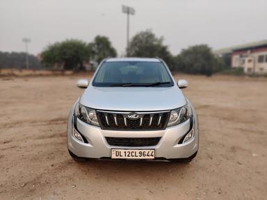 2017 XUV 500 W10 SUNROOF AUTOMATIC