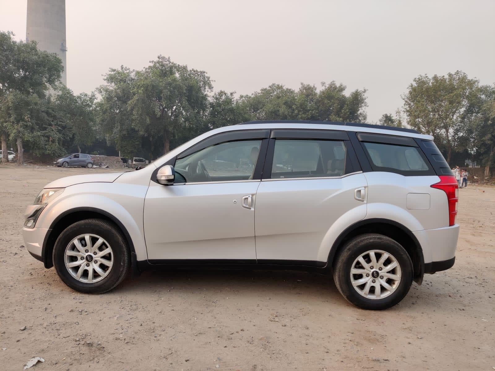 2017 XUV 500 W10 SUNROOF AUTOMATIC