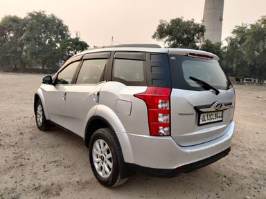 2017 XUV 500 W10 SUNROOF AUTOMATIC