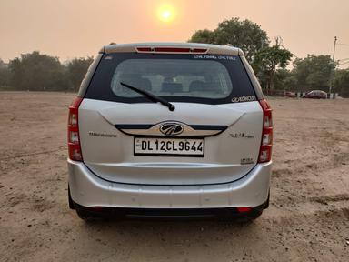 2017 XUV 500 W10 SUNROOF AUTOMATIC