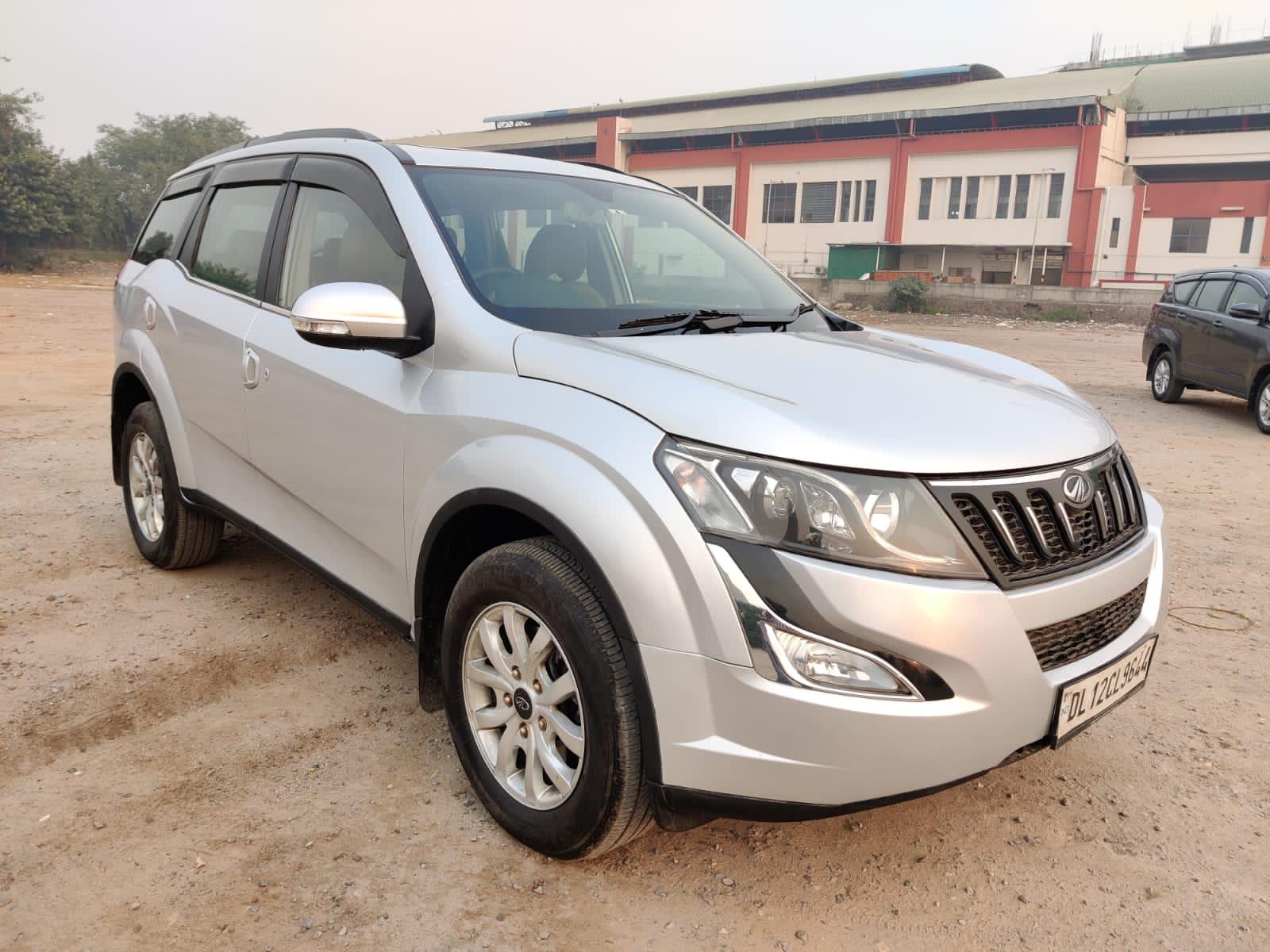 2017 XUV 500 W10 SUNROOF AUTOMATIC