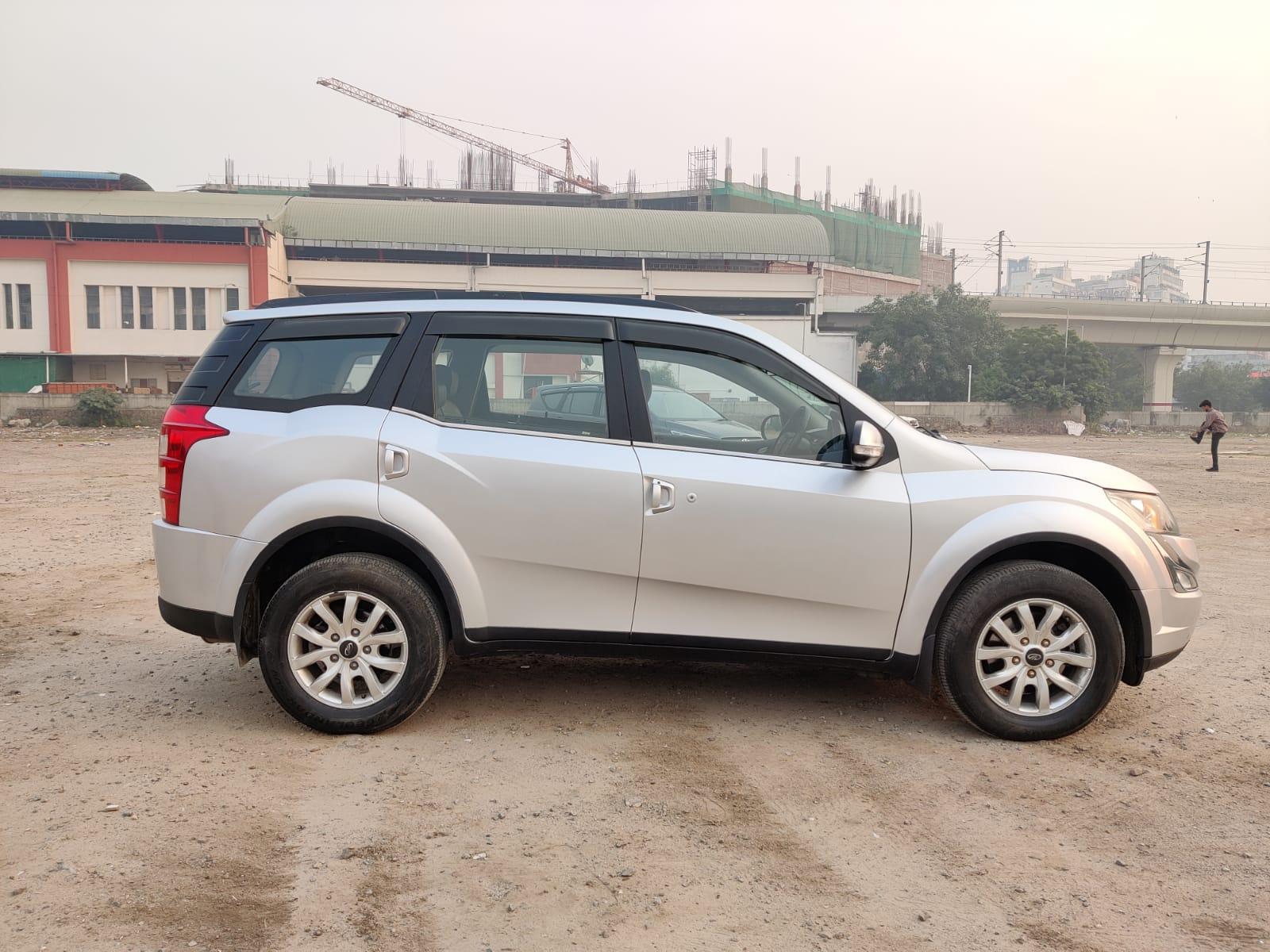 2017 XUV 500 W10 SUNROOF AUTOMATIC