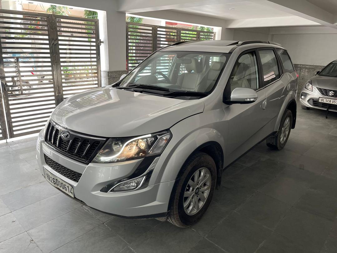 Xuv500 W10 With SunRoof 2017