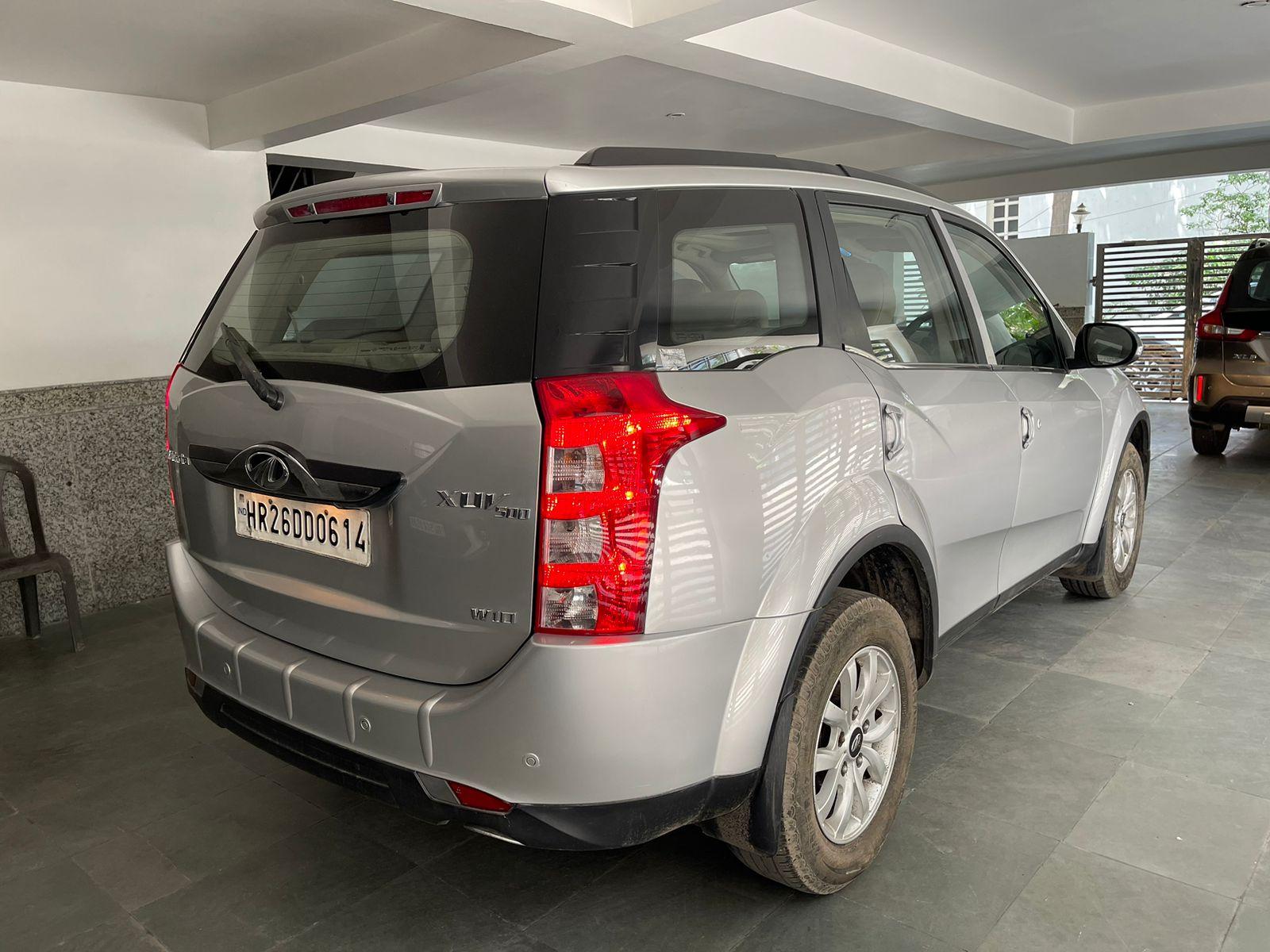 Xuv500 W10 With SunRoof 2017