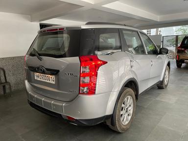 Xuv500 W10 With SunRoof 2017