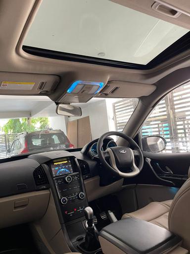 Xuv500 W10 With SunRoof 2017