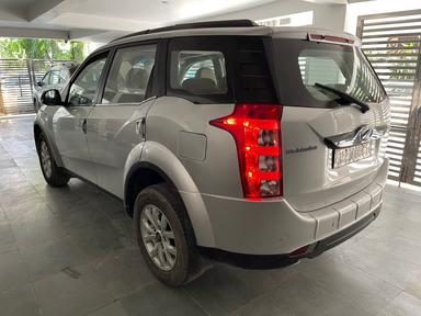 Xuv500 W10 With SunRoof 2017