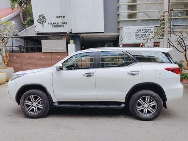 Fortuner 4×2 2.8 AT