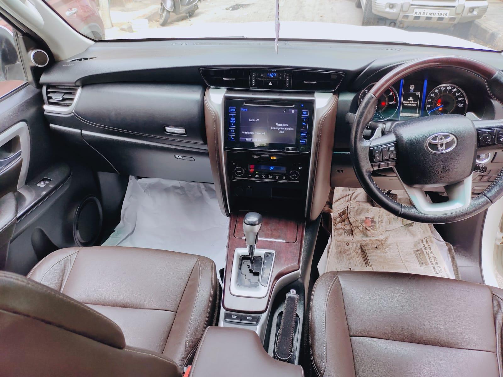 Fortuner 4×2 2.8 AT