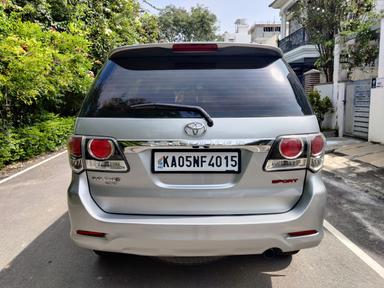 Toyota Fortuner 4×2 MT