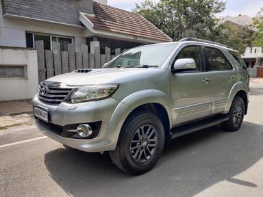 Toyota Fortuner 4×2 MT