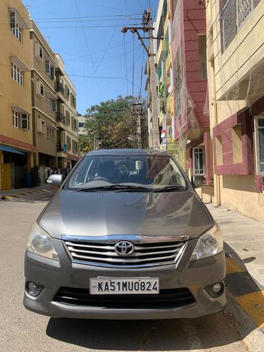 Toyota Innova 2.5 V Top End Variant