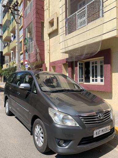 Toyota Innova 2.5 V Top End Variant