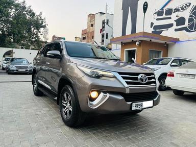 TOYOTA FORTUNER 2017