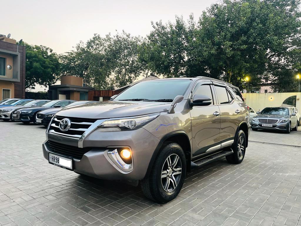 TOYOTA FORTUNER 2017