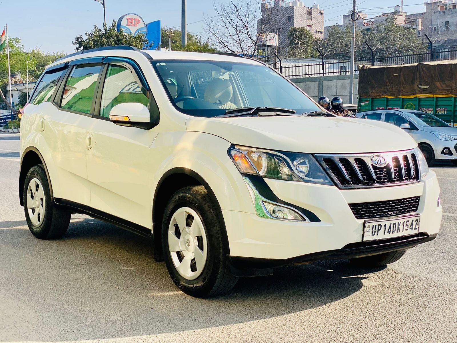 2017 XUV500 W6 AT