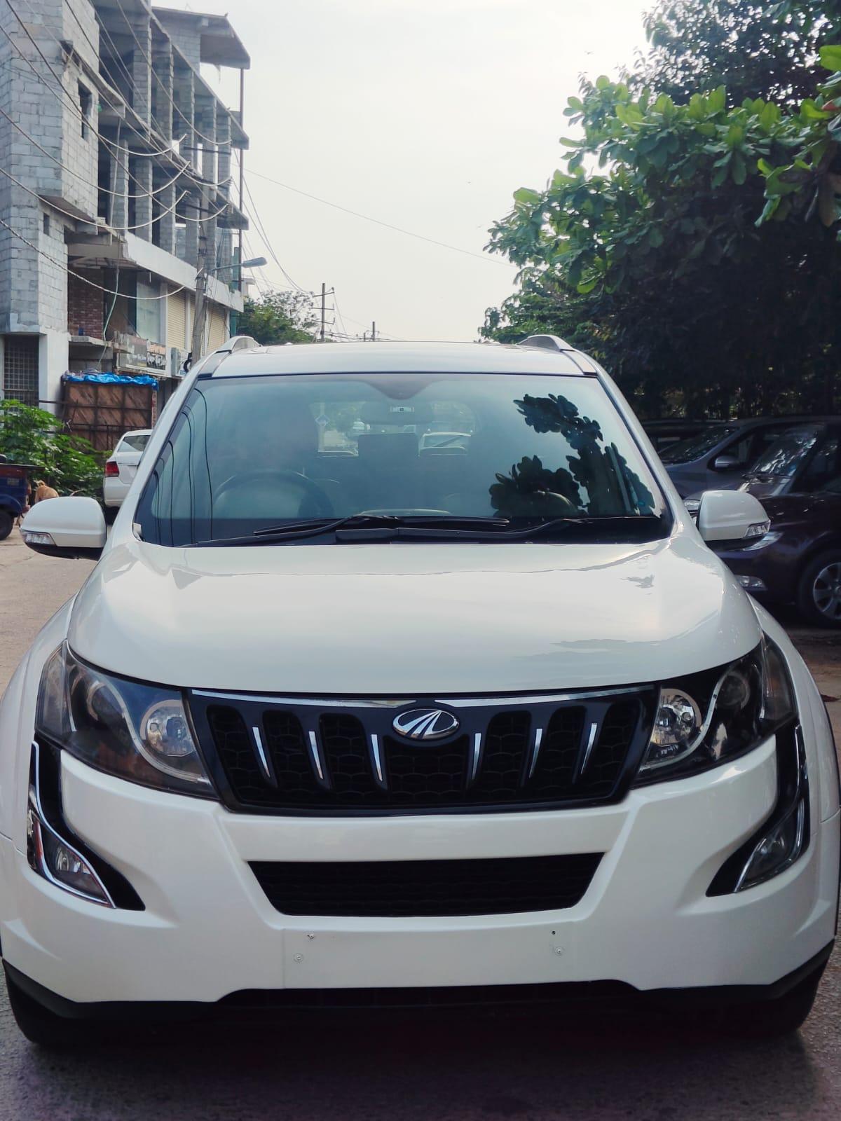 Mahindra XUV 500 W10