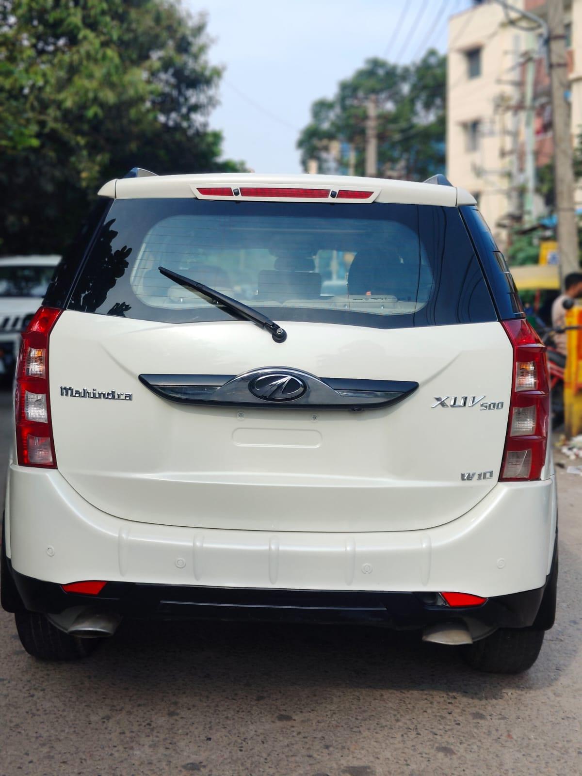 Mahindra XUV 500 W10