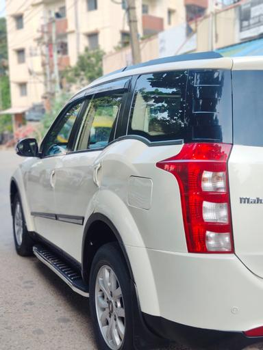 Mahindra XUV 500 W10