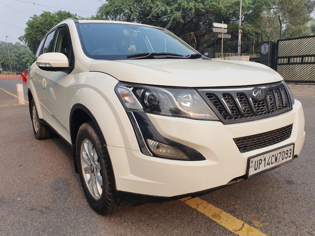 MAHINDRA XUV500 W10