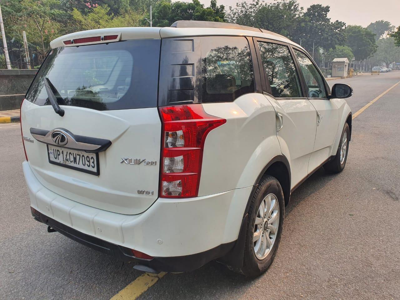 MAHINDRA XUV500 W10