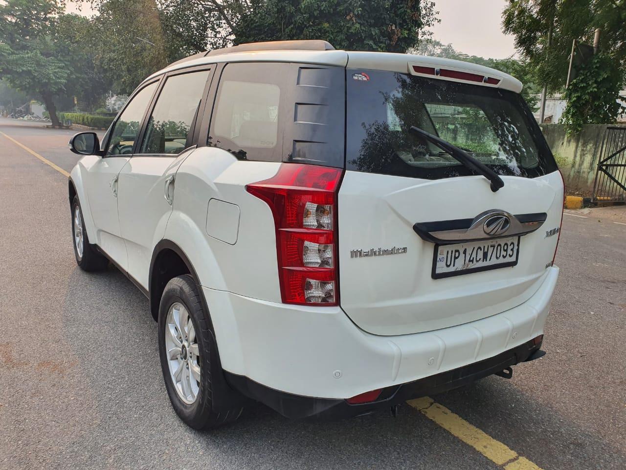 MAHINDRA XUV500 W10