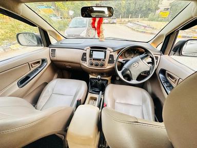 Toyota Innova 2.5G diesel model 2015 running 85k Up number