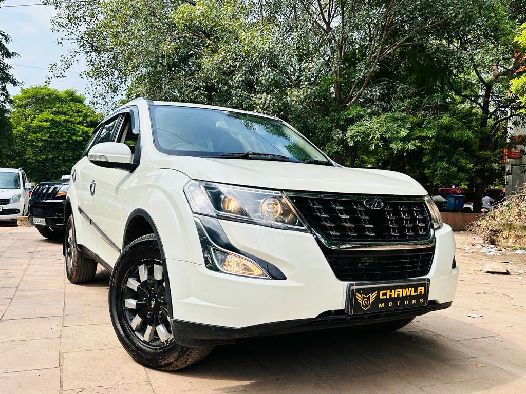 Mahindra XUV W10 with sunroof push model 2018 running 52k HR number