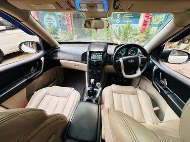 Mahindra XUV W10 with sunroof push model 2018 running 52k HR number