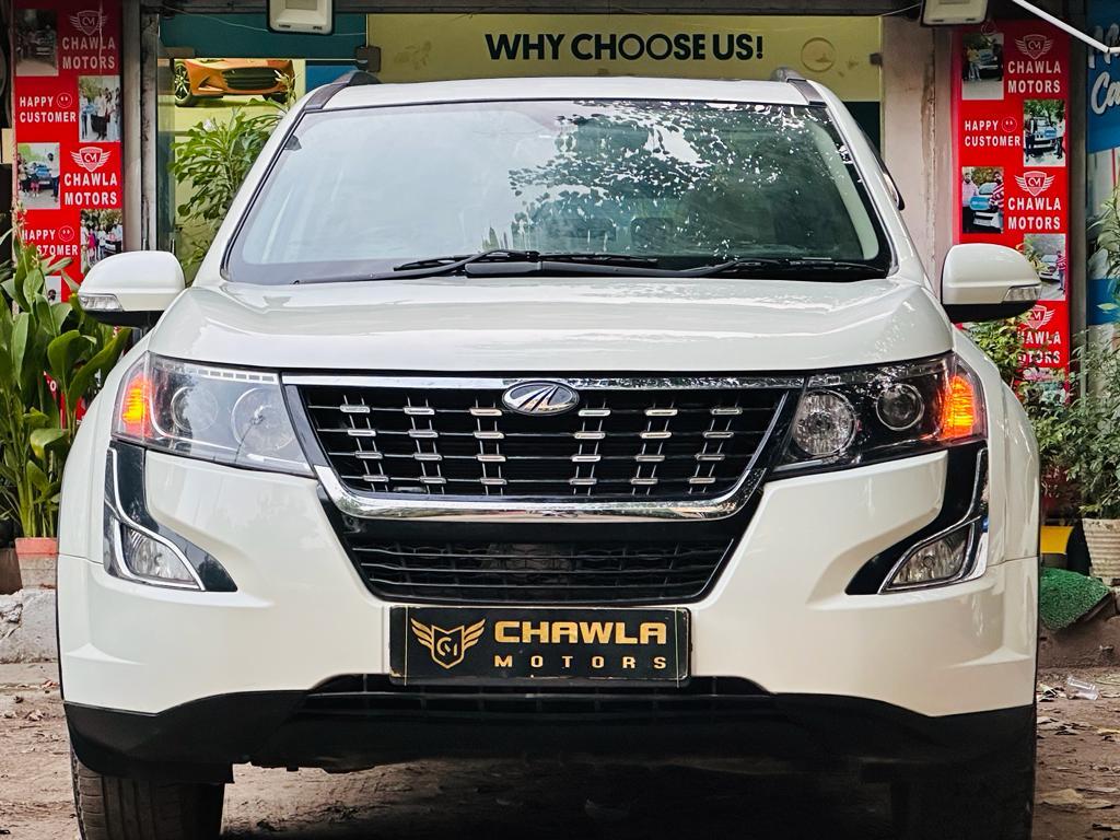 Mahindra XUV W10 with sunroof push model 2018 running 52k HR number