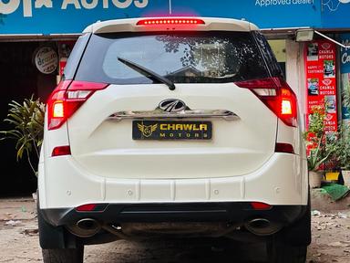 Mahindra XUV W10 with sunroof push model 2018 running 52k HR number