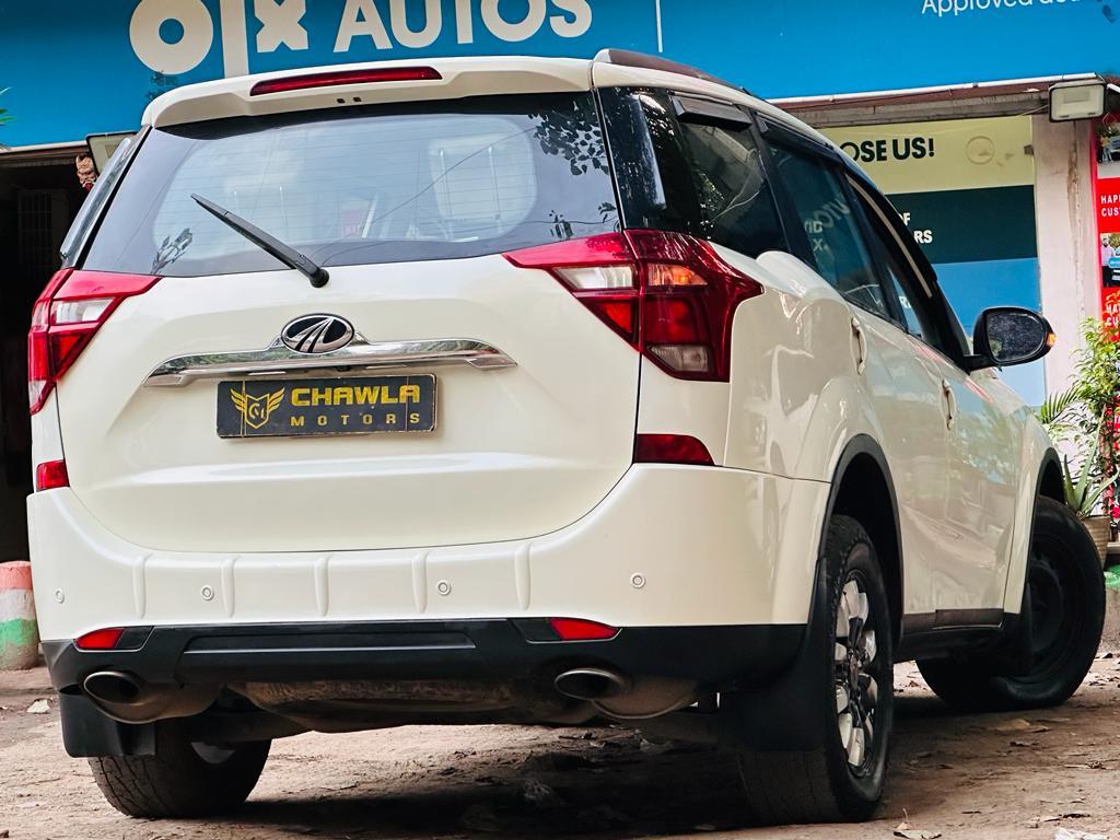 Mahindra XUV W10 with sunroof push model 2018 running 52k HR number