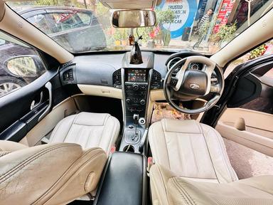 Mahindra XUV W10 with sunroof push automatic model 2017 running 96k DL number