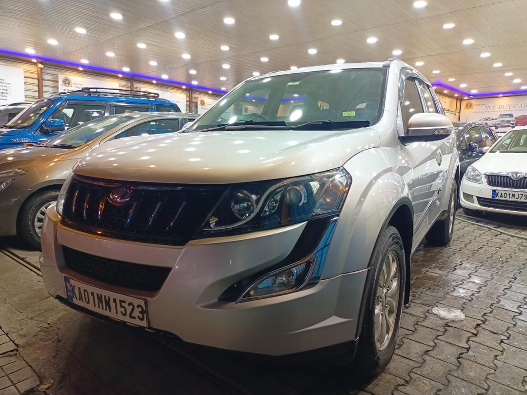 Mahindra  xuv500 w10 with sunroof model 2016