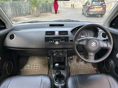 Swift Dzire Vxi
2010 - CNG