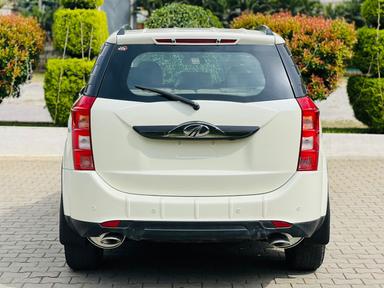 MAHINDRA XUV 500 W10 MT 2015