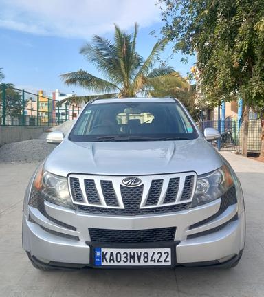 XUV 500 W8