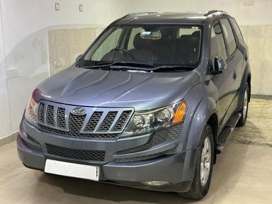 MAHINDRA XUV500 W8 2015