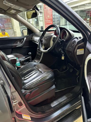 MAHINDRA XUV500 W8 2015