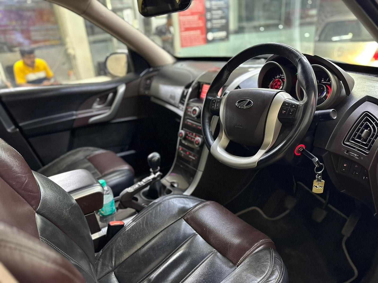 MAHINDRA XUV500 W8 2015