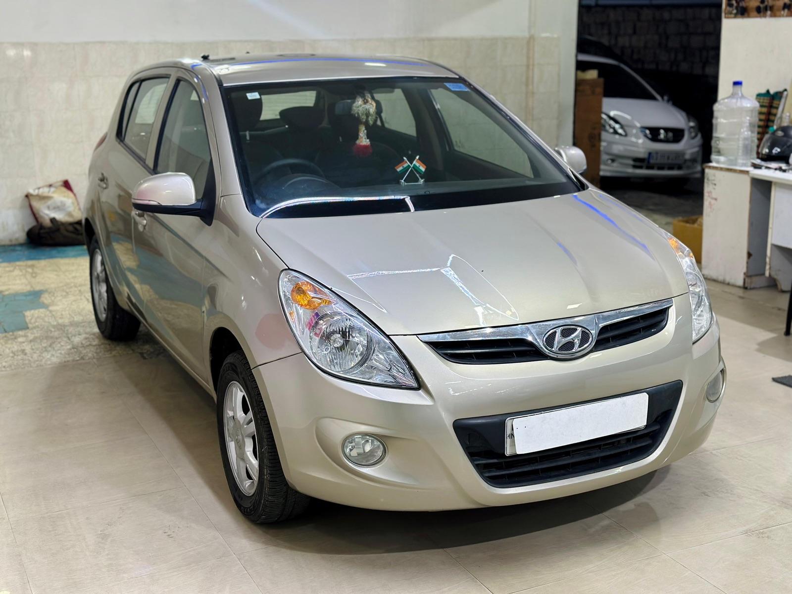 HYUNDAI I20 ASTA VTVT MT 2010