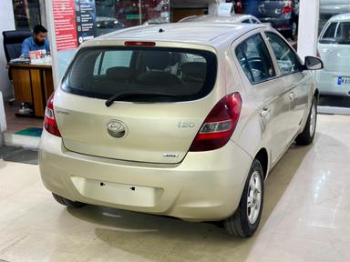 HYUNDAI I20 ASTA VTVT MT 2010