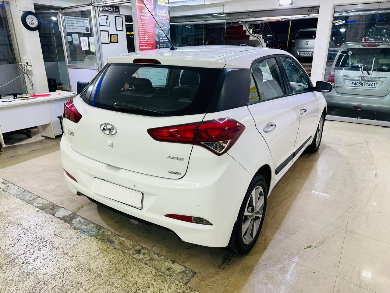 HYUNDAI ELITE I20 ASTA O VTVT MT 2015