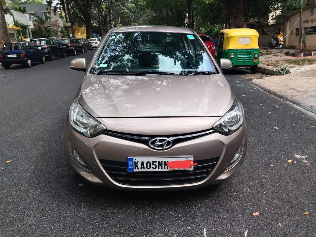 HYUNDAI I20 ASTA O VTVT MT 2013