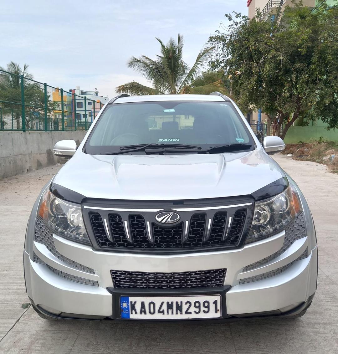 XUV 500 W8