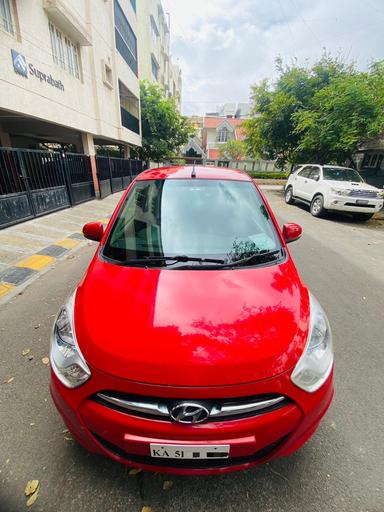 Hyundai i10 Sportz AUTOMATIC 2012