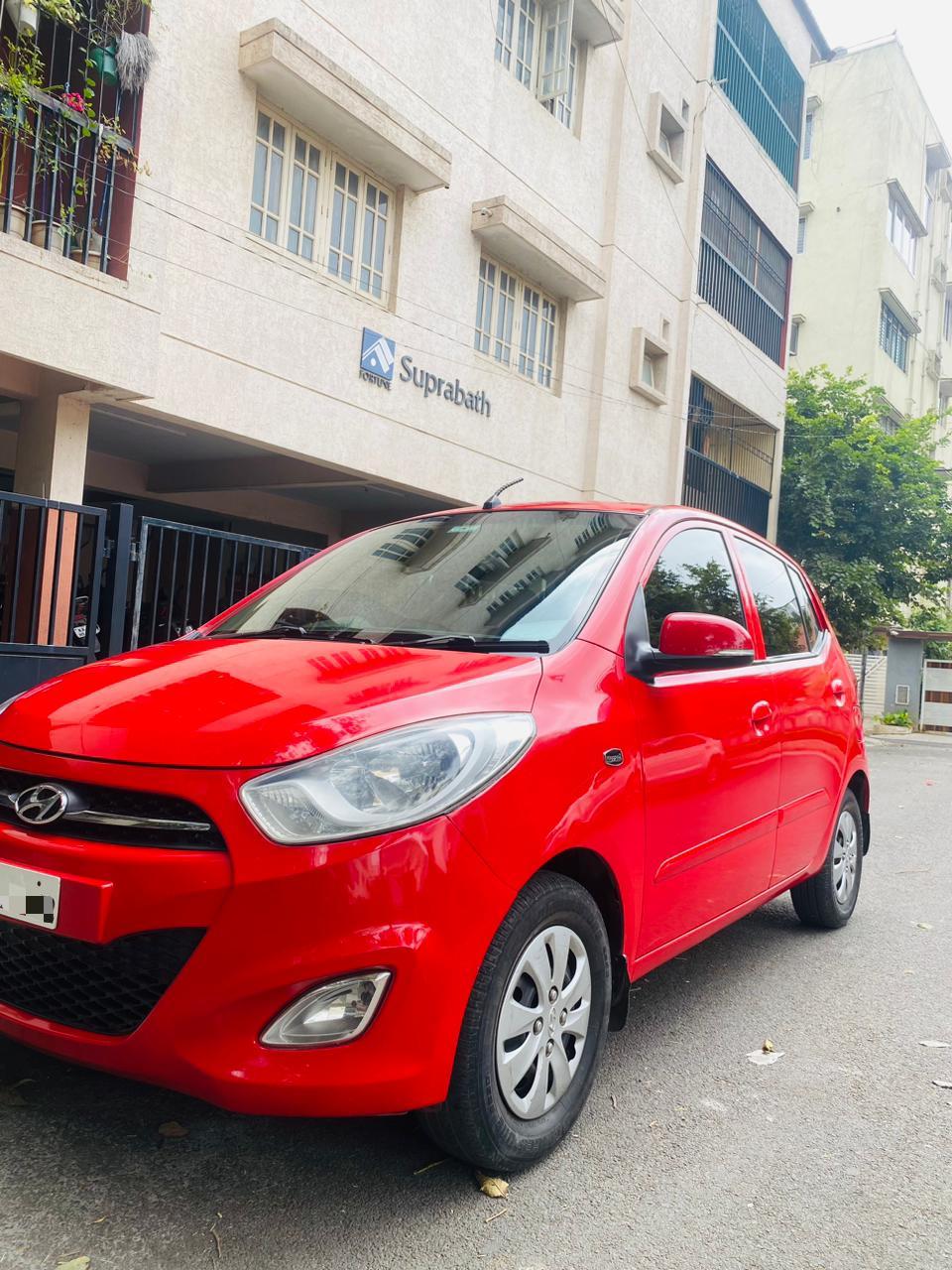 Hyundai i10 Sportz AUTOMATIC 2012