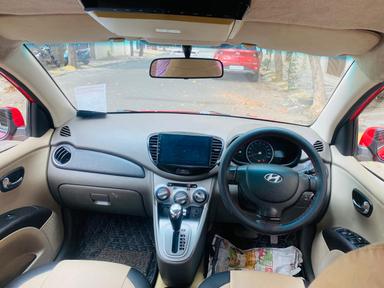 Hyundai i10 Sportz AUTOMATIC 2012